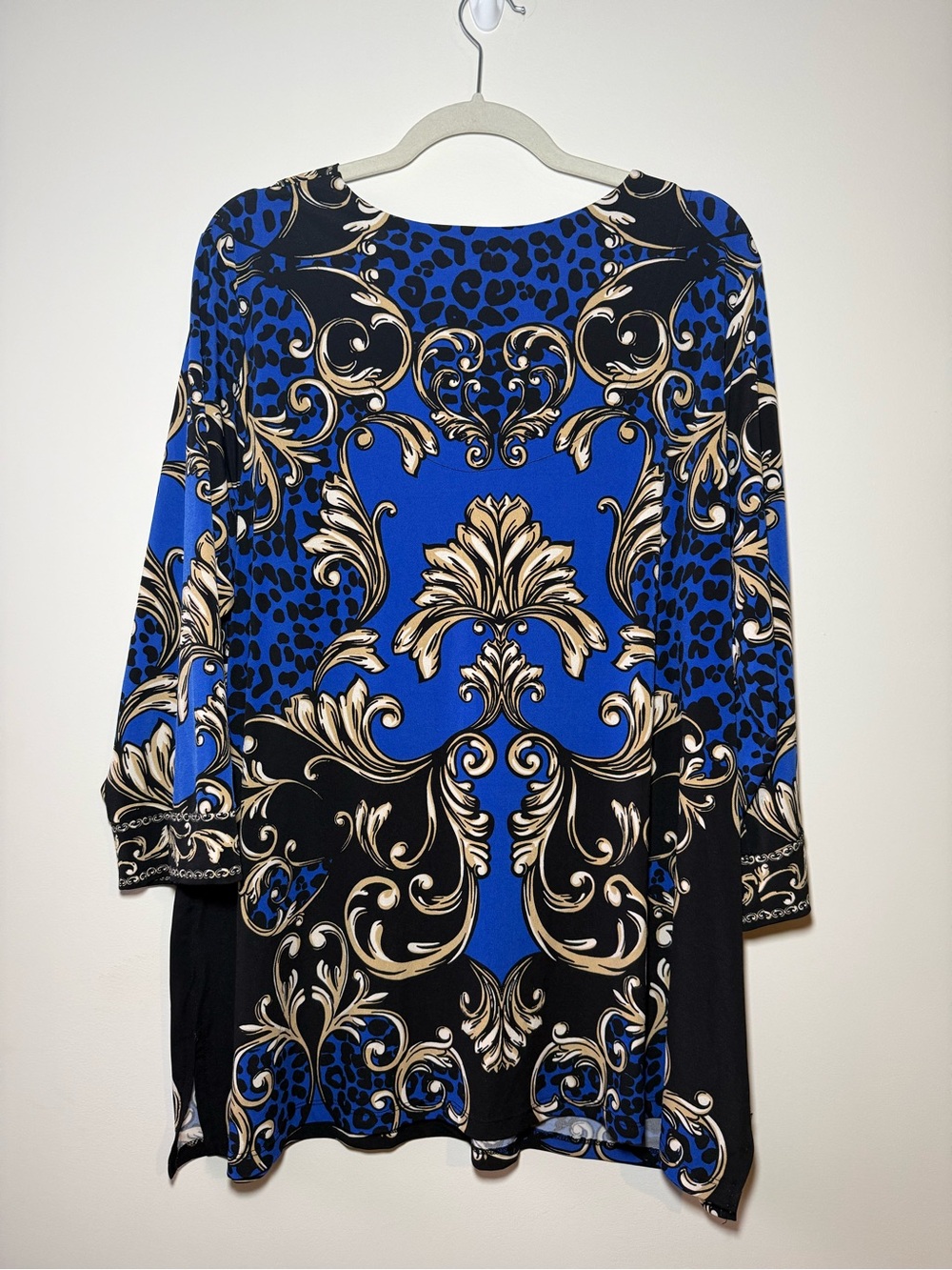 JM Collection Size 2X Royal Blue and Black V-Neck Tunic with Baroque Print - Picture 2 of 5